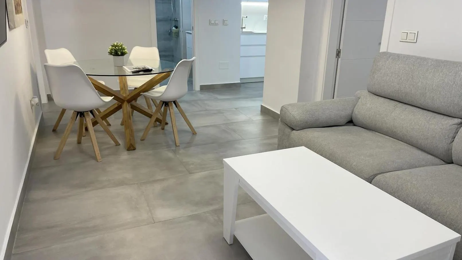 Piso de lujo en primera linea de playa y garaje Cádiz 0*,  España