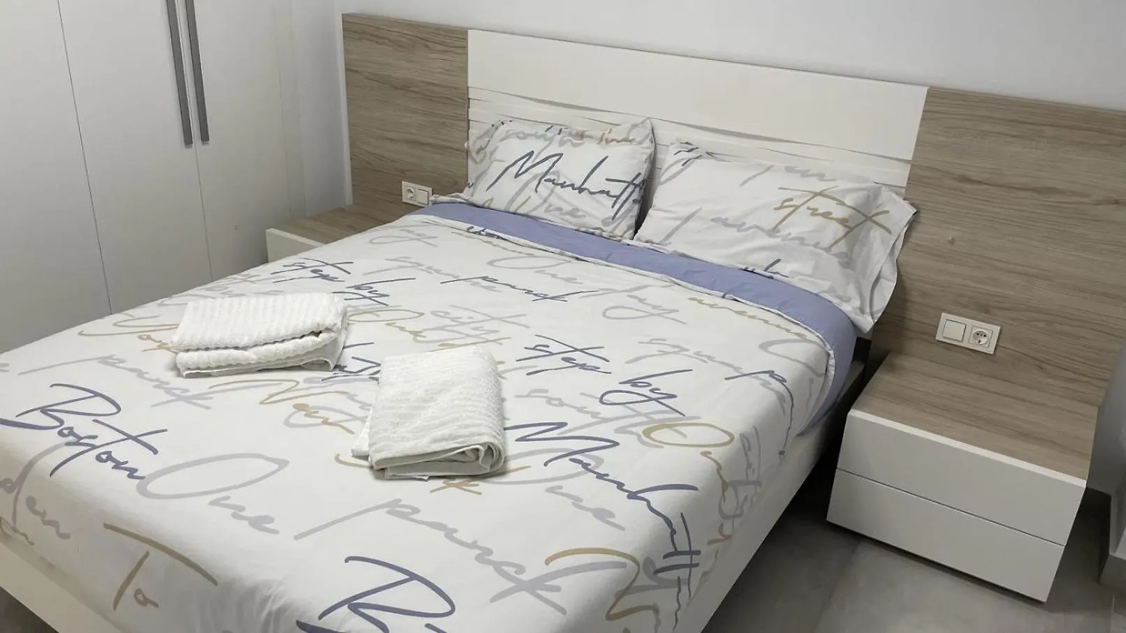 Piso de lujo en primera linea de playa y garaje Cádiz Apartamento